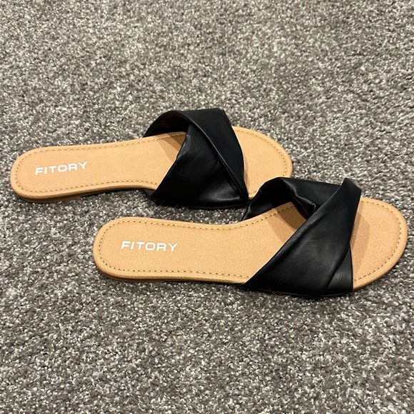 Fitory Black and Tan Women's Slide Sandals - Picture 3 of 3